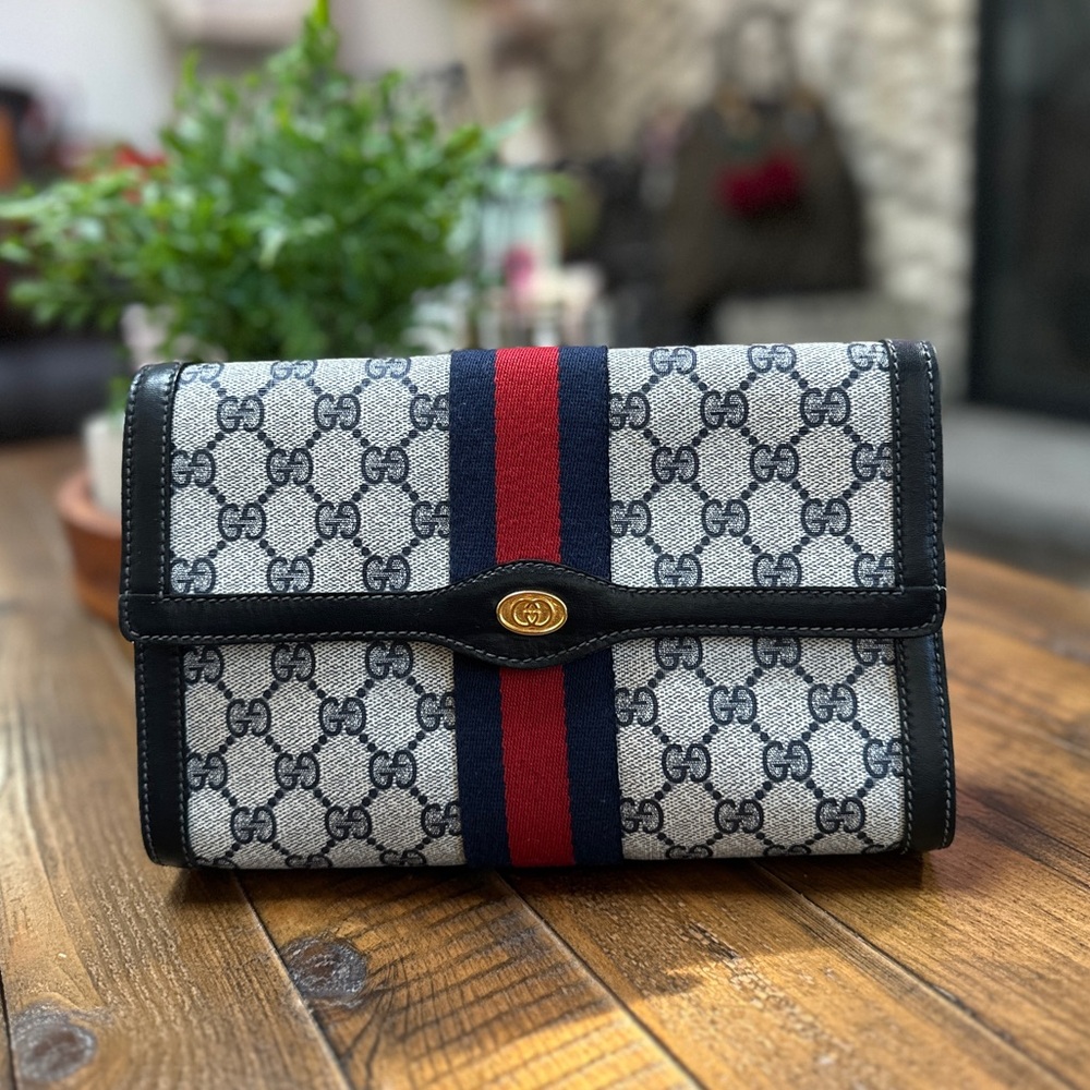 ❌ SOLD ❌
Authentic Vintage Gucci GG Supreme Sherry Line Web Stripe Clutch - Picture 10 of 10